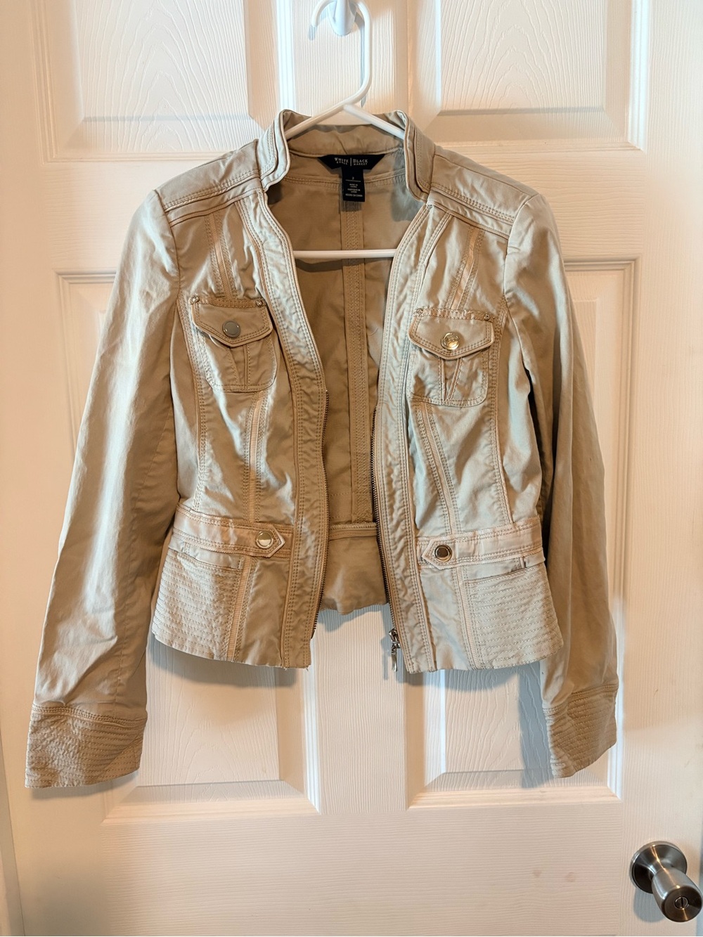 White House Black Market Women's Cropped Jacket Size 2